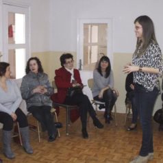 Cuidadores aprenden a comunicarse con los enfermos de Alzheimer