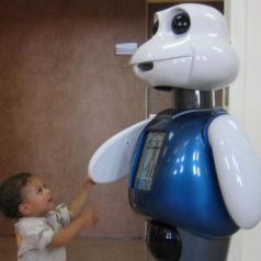 Se acercan los robots enfermeros para cuidar a niños y ancianos