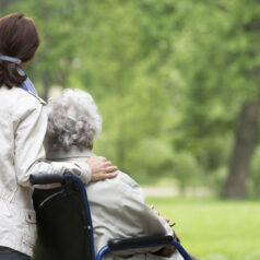 El 83% de quienes cuidan enfermos son inexpertos