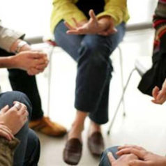 La terapia psicológica grupal mejora la calidad de vida de los cuidadores